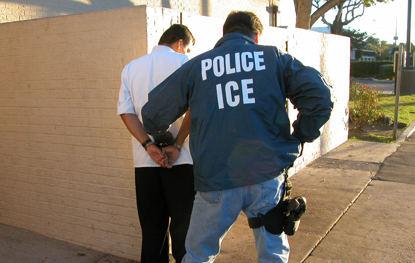 Read more about the article 5 Things that Put You at Risk for an Immigration & Customs Enforcement (ICE) Arrest